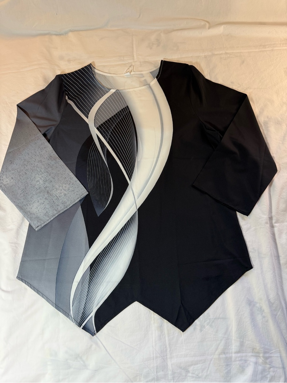 Women’s Black & White Abstract Print Blouse